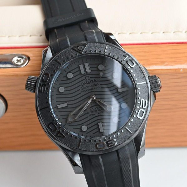 Omega Seamaster Diver 43.5mm, Black Ceramic on Rubber Strap
