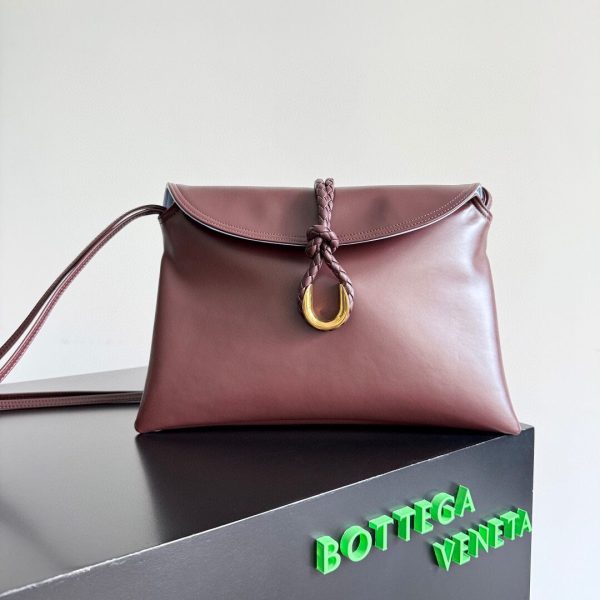 Bottega Veneta Liberta Medium Leather Crossbody Bag in Red Wine  30*20*8 CM (Mirror Quality)