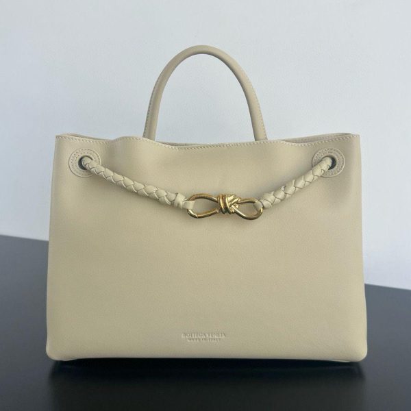 Bottega Veneta Andiamo Tote in Light Butterscotch 32*24*12 CM (Mirror Quality)