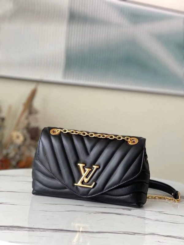 Louis Vuitton New Wave Chain Bag in All Black 24*14*9 CM (Next to Original)