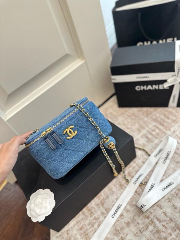 Chanel Quilted Small Top Handle Vanity Case With Chain in Denim Material 16*10*8 CM (Next to Original)