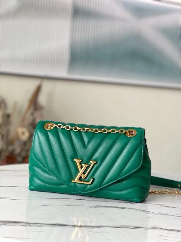 Louis Vuitton New Wave Chain Bag in Green 24*14*9 CM (Next to Original)